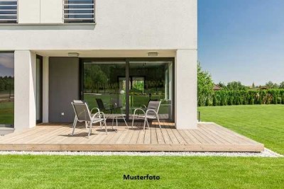 + Freistehendes Einfamilienhaus mit Terrasse und Stellplatz +