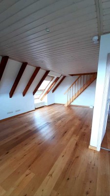 Sonnige Maisonette-Dachgeschosswohnung mit großer Loggia