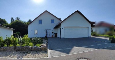 freistehendes Einfamilienhaus mit Doppelgarage in ruhiger Lage