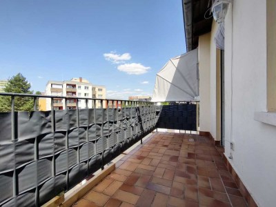 Moderne 2-Zimmer-Wohnung mit großem Balkon und viel Licht – ideal für Singles & Paare!