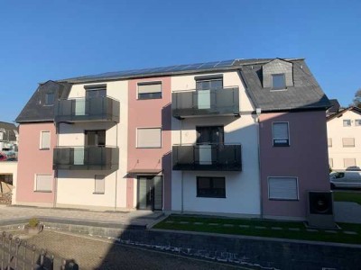 moderne und helle 1Zimmer-Wohnung mit Balkon und Einbauküche in Hadamar