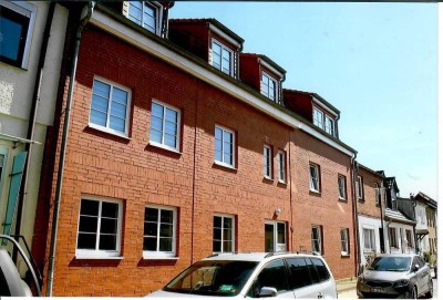 Gr. 3-Raumwohnung im 1. OG , mit Balkon und Stellplatz im Zentrum von Grevesmühlen!!