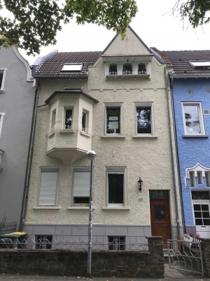 Sehr schöne 2 Zi.-Whg. mit Einbauküche, Balkon und großer Terrasse im Innenhof