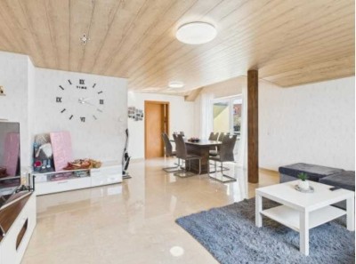 Helle 4-Zimmer-Dachgeschosswohnung mit Balkon in Wolpertshausen - 95,7 m²