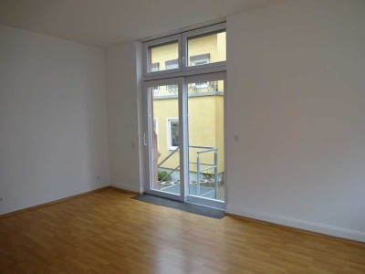 CHARMANTE, MODERNISIERTE  ALTBAUWOHNUNG  NÄHE  POMPEJANUMSGARTEN