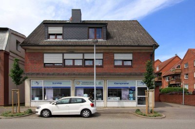 Mehrfamilienhaus mit Ladengeschäft, Werkstatt- & Lagergebäuden & Garten