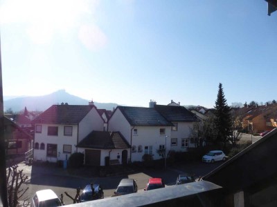 Top-gepflegte Wohnung im Dachgeschoss mit toller Aussicht zur Zollerburg