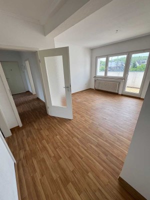 Modernisierte 3-Raum-Wohnung mit Balkon in Köln