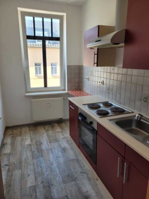 Sanierte und modernisierte 49 qm 3-Raum Wohnung mit großen Fenstern, hohen Decken, Garten,