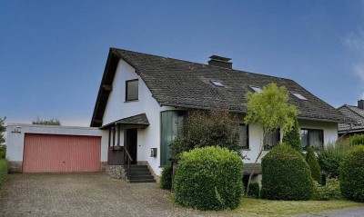 Einfamilienhaus mit Einliegerwohnung, Doppelgarage und Gartenparadies