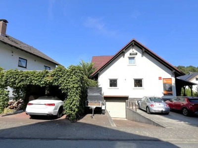 Familienhaus mit schönem Garten, großem Gartenhaus und Baufenster für Neubau