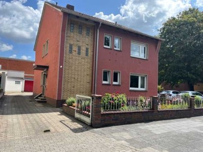 Große 2,5 Zimmer-Wohnung mit Balkon, kleiner Terrasse und Garage in 47226 Duisburg-Rheinhausen