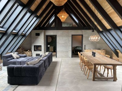 Kernsanierter Vierseitenhof in Alleinlage