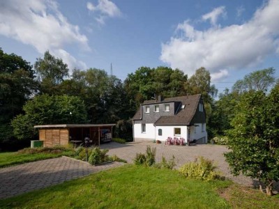Freistehendes 7-Raum-Einfamilienhaus mit Carport auf großem Grundstück in Bochum Weitmar