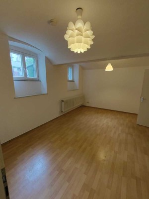Kompakte 1-Zimmer-Wohnung mit Einbauküche in zentraler Lage – ideal für Singles oder Pendler