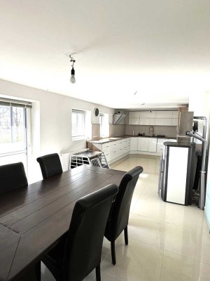 Schön geschnittene 4-Zimmer-Wohnung mit grosser Terrasse und Garten