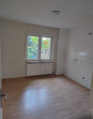 2 Zimmer mit Balkon im Erdgeschoss