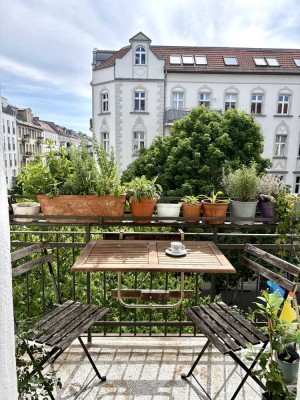 Fantastische Altbauwohnung in Toplage im Helmholtzkiez mit Südbalkon – provisionsfrei