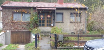 Bungalow mit Tiefgarage und Garten in ruhiger Anliegerstrasse