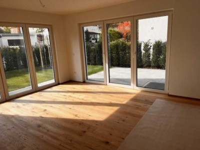 NEUBAU!!! Stilvolle 3-Zi.-Wohnung mit EBK, Garten und TG