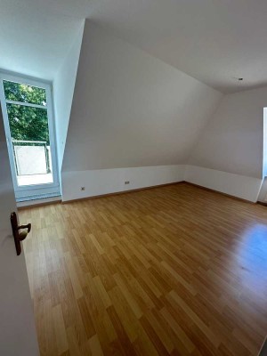 Schöne und gepflegte 3-Raum-Maisonette-Wohnung mit Balkon in Coswig