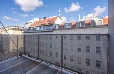 ++NEU++ Sanierungsbedürftige 2-Zimmer ALTBAUWOHNUNG mit Balkon!!