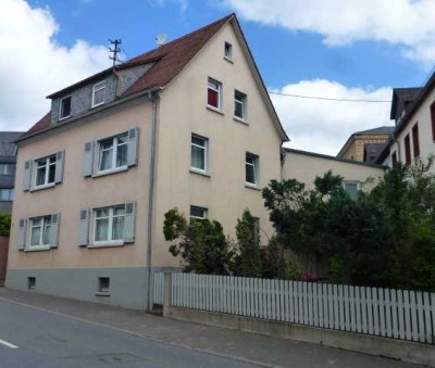 Zwei Wohnhäuser in der Kernstadt von Usingen