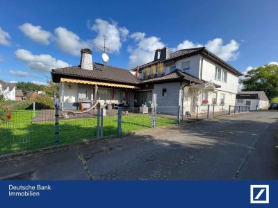 Zweifamilienhaus  mit Gewerbehallen zu verkaufen!