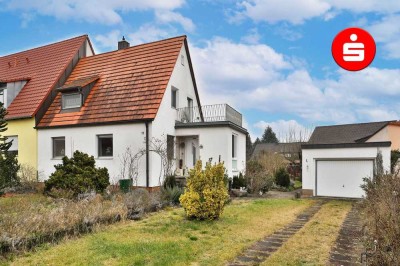 Kleine Doppelhaushälfte auf großem Grundstück in Gebersdorf