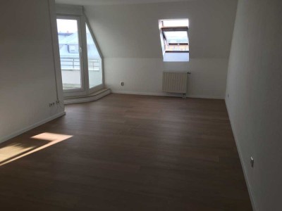 EINE WOHNUNG ZUM WOHLFÜHLEN!! 4-R-Maisonette mit Balkon in Stadtzentrumsnähe zu vermieten