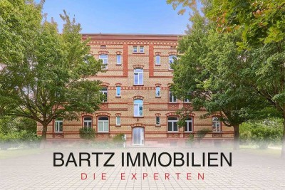 Historisches Ambiente trifft modernen Komfort – Dachgeschosswohnung mit Aufzug und 2 Stellplätzen