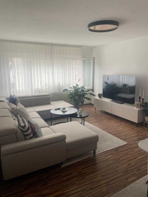 Provisionsfrei! Helle 4,5 Zimmer Wohnung in ruhiger Südlage/ Göpp.-Holzheim