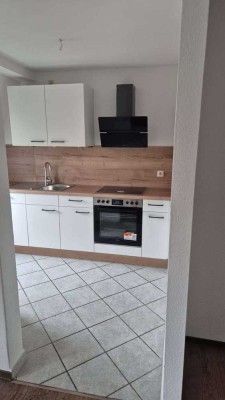 Oje, im DG, aber mit toller Einbauküche. 3 Raum Wohnung
