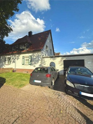 Gepflegte Doppelhaushälfte mit Garten und Garage in ruhiger Lage