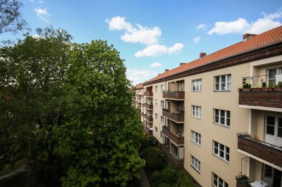 Geschmackvolle 2-Raum-Wohnung mit Balkon und Einbauküche in Berlin Zehlendorf