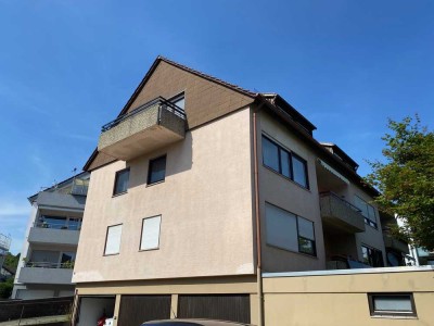 Exklusive 3,5-Zimmer-Dachgeschosswohnung mit gehobener Innenausstattung mit Einbauküche in Stuttgart