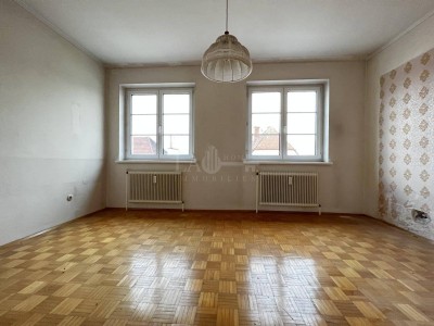 Preishit ! 3-Zimmer Altbauwohnung in zentraler Lage