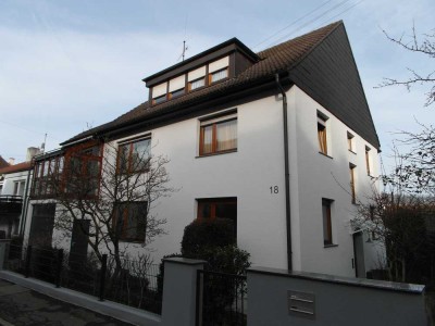 Wohnen in ruhiger Lage mit bester Anbindung - schöne 3,5 Zimmer Wohnung in gepflegtem Haus in ES
