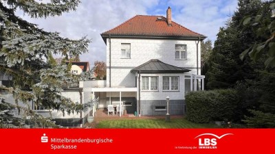 Solides Wohnhaus in grüner Umgebung