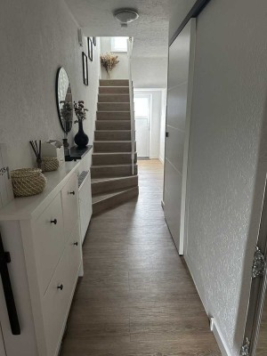 Wohnen mit Stil – Charmantes Stadthaus mit Gästehaus, Gartenidylle & zentraler Lage