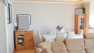 Moderne 4-Zimmer-Wohnung mit Stellplatz zu verkaufen