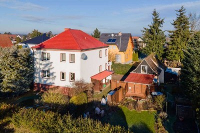 Ein-/Zweifamilienhaus in Fredersdorf - Mit Keller, zwei Küchen/Bädern, Ausbaureserve, Garage, Pool