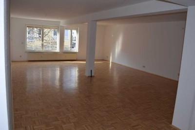 Loftartige, helle Wohnung - Zentrale Lage mit Bahnhof / S-Bahn in Gehweite