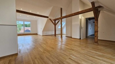 Großzügige 2 Zimmer-DG-Wohnung mit Dachterasse in