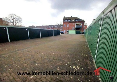 Gepflegtes Mehrfamilienhaus, Garagenhof mit 17 Garagen  auf insgesamt 2.568 m² Grundstück