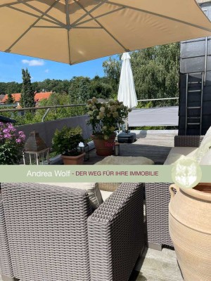 Singleoase – 2 Zimmer DG – mit Traumterrasse in ruhiger Gegend und kleinem Ensemble