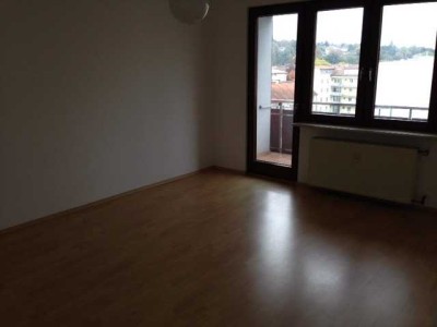 nette 2 Zimmer Wohnung in Citylage mit einem Balkon, Berlinerstr. 2