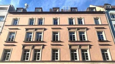 Mitten im Glockenbachviertel: 3,5-Zi. Altbauwohnung mit großen Südwestbalkon