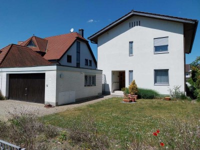 Tolles Einfamilienhaus in begehrter Lage – Groß, gepflegt und sofort bezugsfertig !