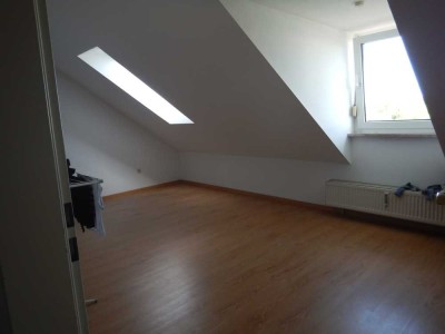 Lichtdurchflutete außergewöhnliche 2-Zimmer-Mansardenwohnung mit hohe Decken in Gilching